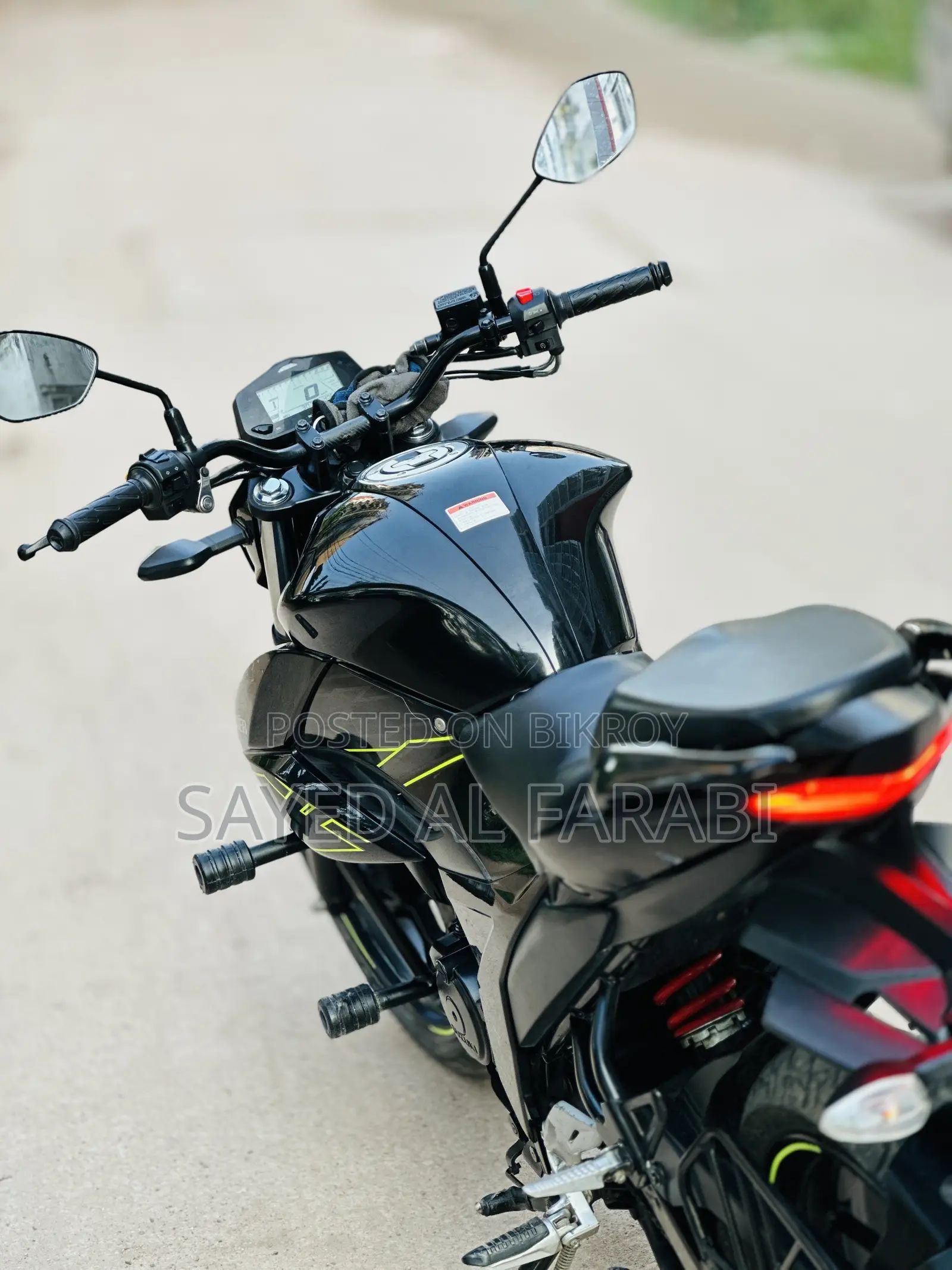 সুজুকি জিক্সার ২০২৪ কালো