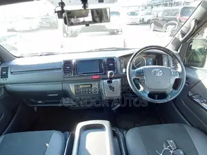 Toyota HiAce 2022