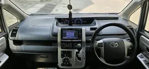 Toyota Noah 2.0 158hp Front-Wheel Drive (8 Seater) 2013 Gray