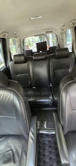 Toyota Noah 2.0 158hp Front-Wheel Drive (8 Seater) 2013 Gray