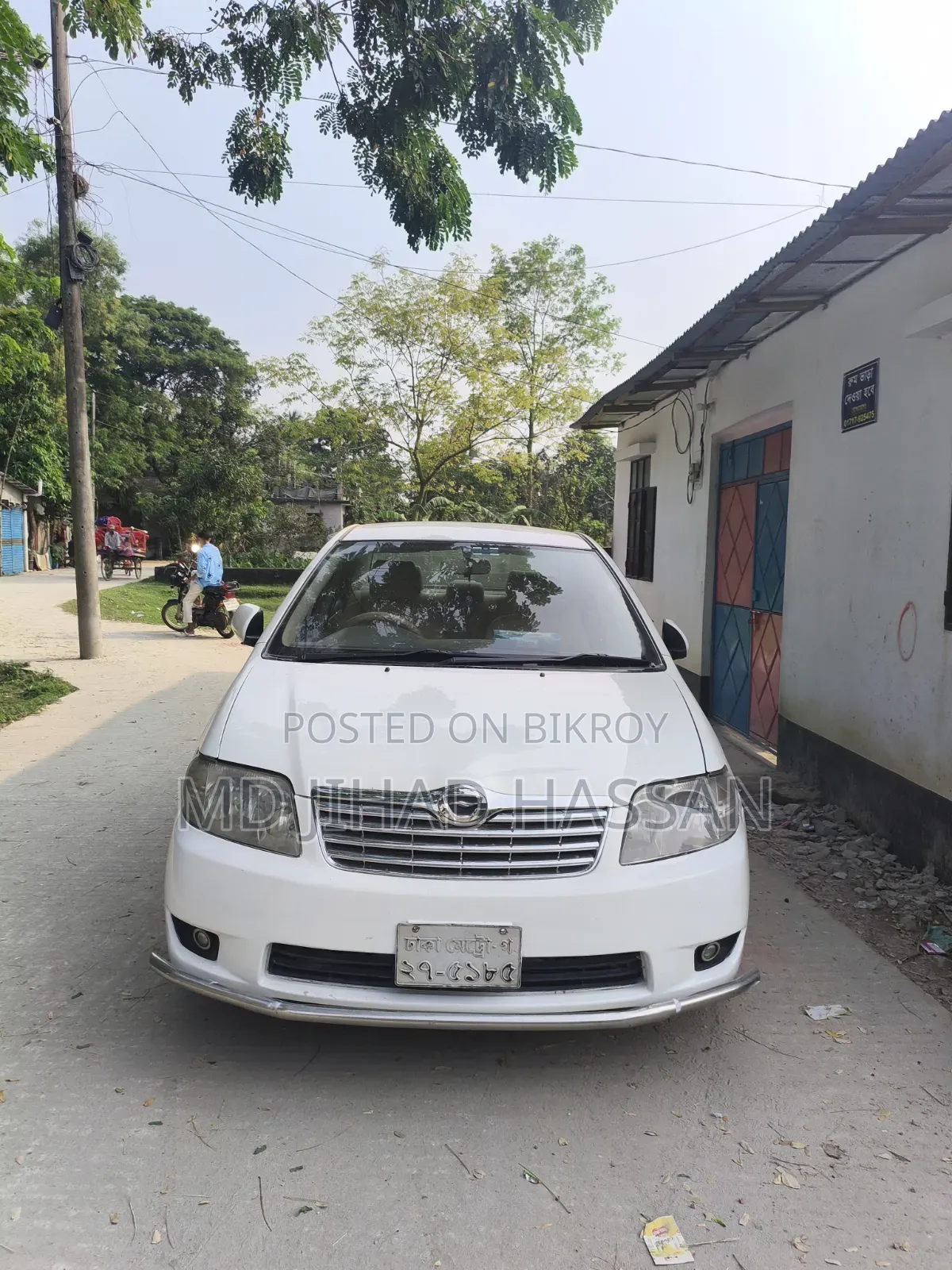 টয়োটা করোল্লা ২০০৪ সাদা