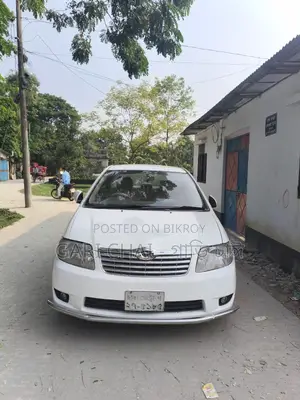টয়োটা করোল্লা ২০০৪ সাদা