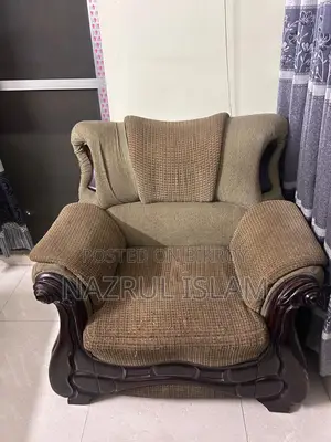 এই সোফা সেটটি বিক্রির জন্য প্রস্তুত