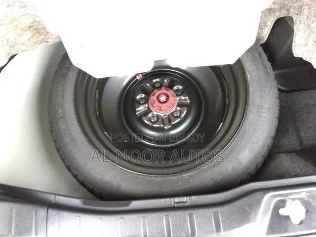 টয়োটা নোয়া ২০২১ পার্ল