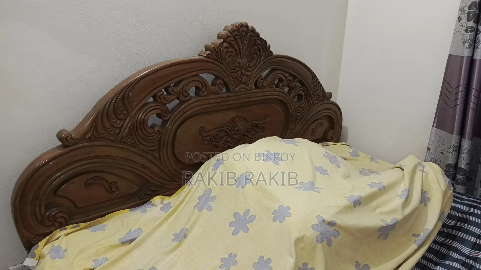 কাঠের বক্স খাট