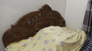 কাঠের বক্স খাট