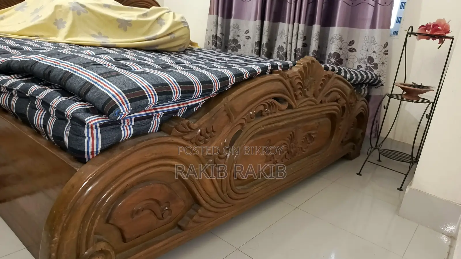 কাঠের বক্স খাট