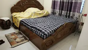 কাঠের বক্স খাট
