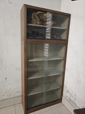 কাপবোর্ড শোকেস